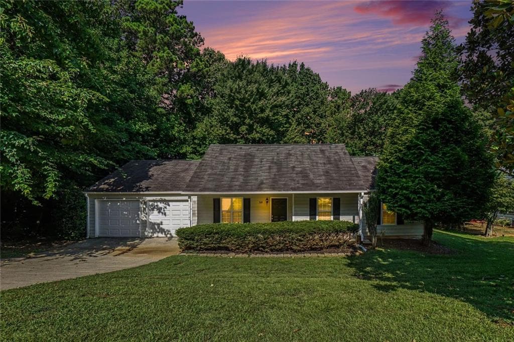 3 bedroom, 2 bathroom, 1,196 sq ft single family residence for sale at 529 Bluff Court, Woodstock, GA 30188 — photo 3