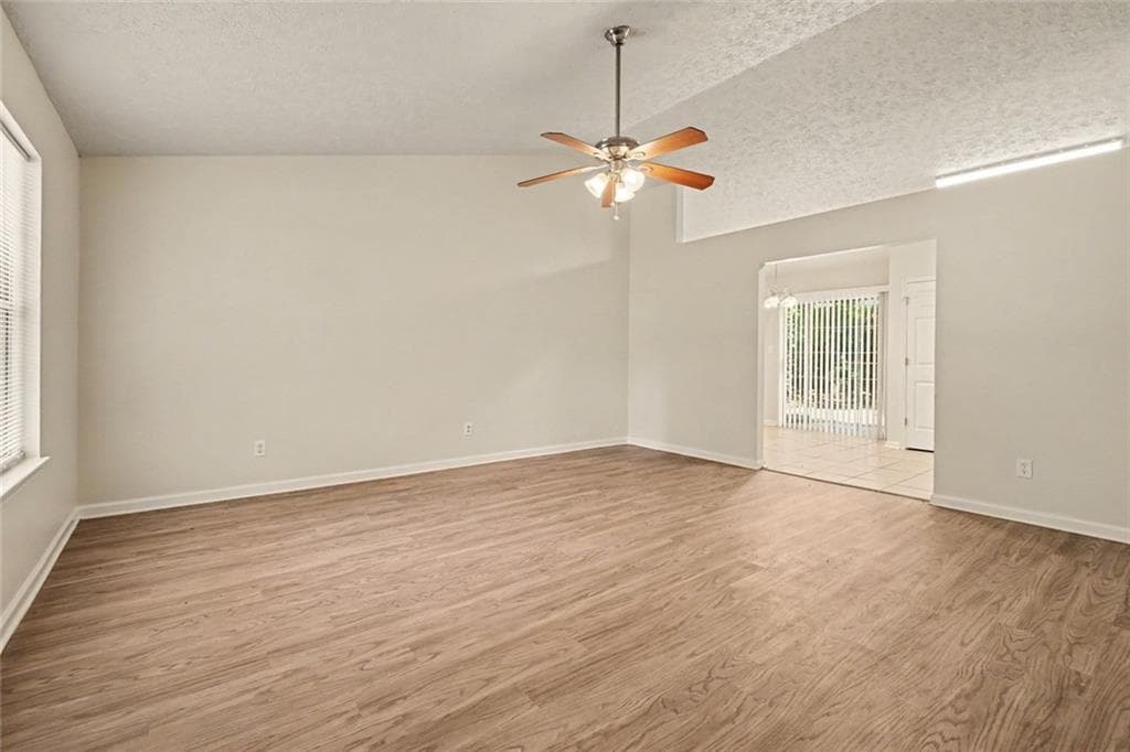 3 bedroom, 2 bathroom, 1,196 sq ft single family residence for sale at 529 Bluff Court, Woodstock, GA 30188 — photo 4