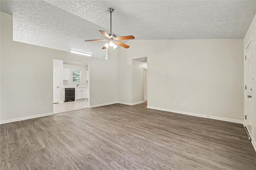 3 bedroom, 2 bathroom, 1,196 sq ft single family residence for sale at 529 Bluff Court, Woodstock, GA 30188 — photo 6