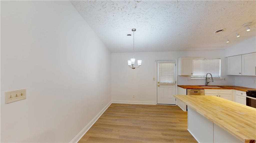 3 bedroom, 2 bathroom, 1,118 sq ft single family residence under contract at 42 Skylark Lane, Jonesboro, GA 30238 — photo 8