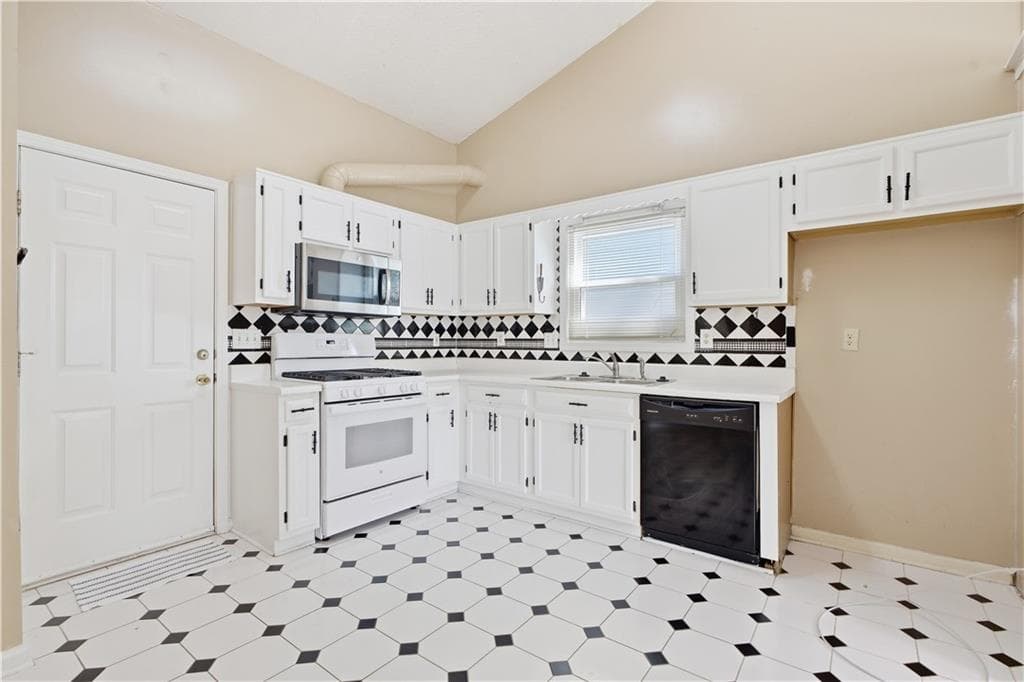 3 bedroom, 2 bathroom, 1,442 sq ft single family residence under contract at 4295 Wildridge Drive, Duluth, GA 30096 — photo 10