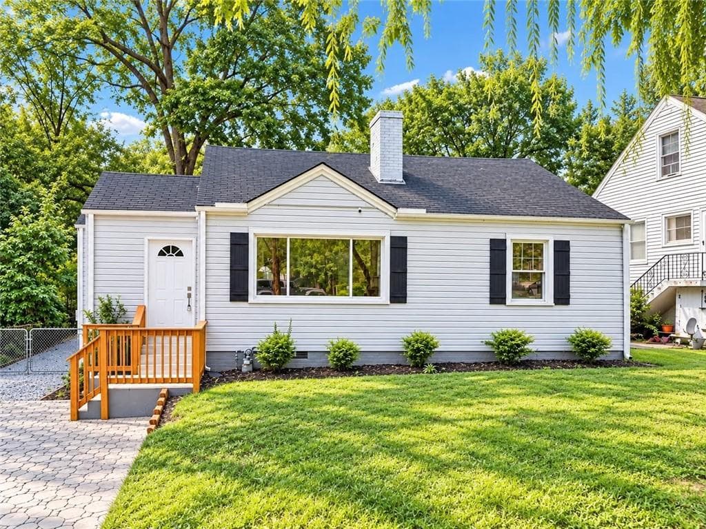 3 bedroom, 2 bathroom, 1,300 sq ft single family residence for sale at 1847 Sylvan Road, Atlanta, GA 30310 — photo 1 of 21