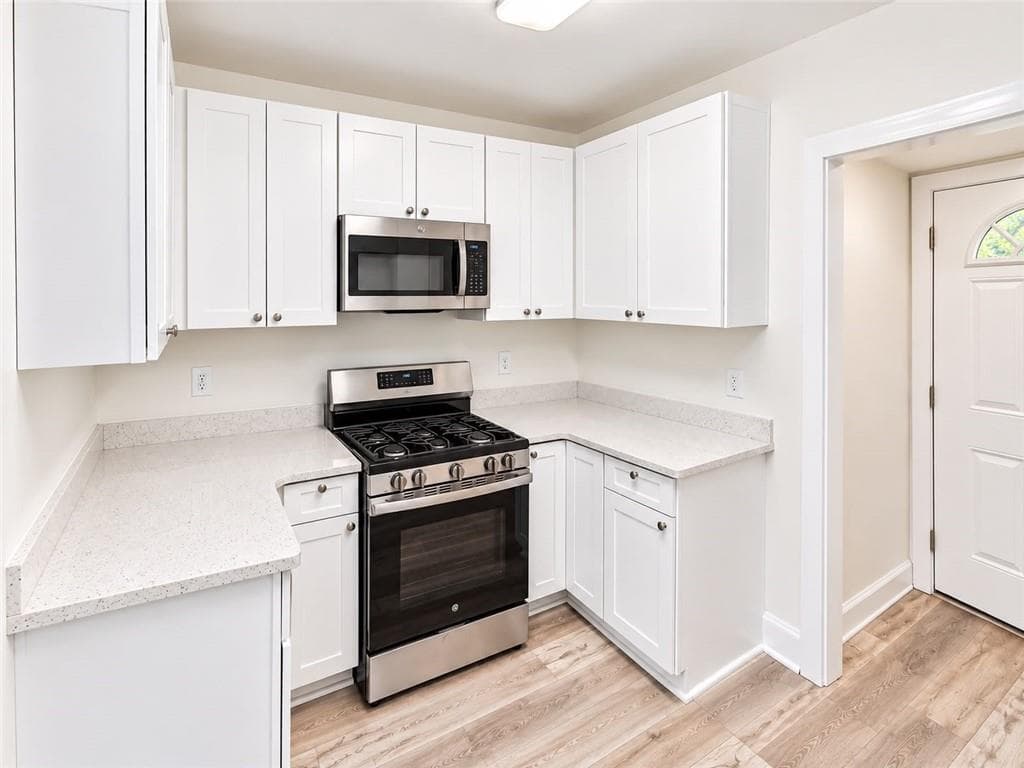 3 bedroom, 2 bathroom, 1,300 sq ft single family residence for sale at 1847 Sylvan Road, Atlanta, GA 30310 — photo 9