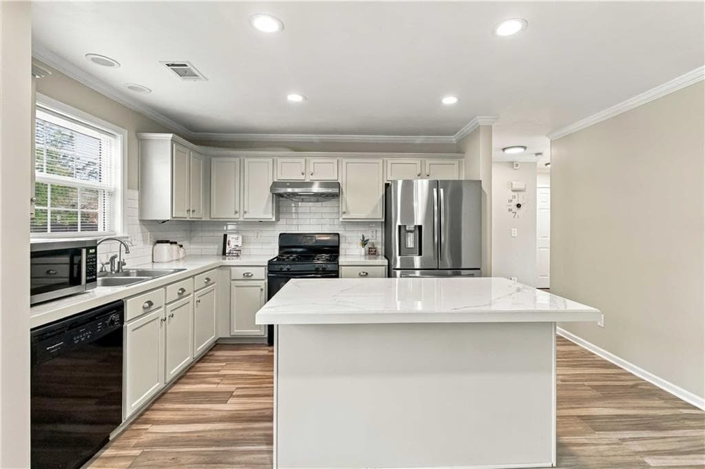 4 bedroom, 3 bathroom, 2,298 sq ft single family residence under contract at 1220 Skylar Ridge Circle, Buford, GA 30519 — photo 3