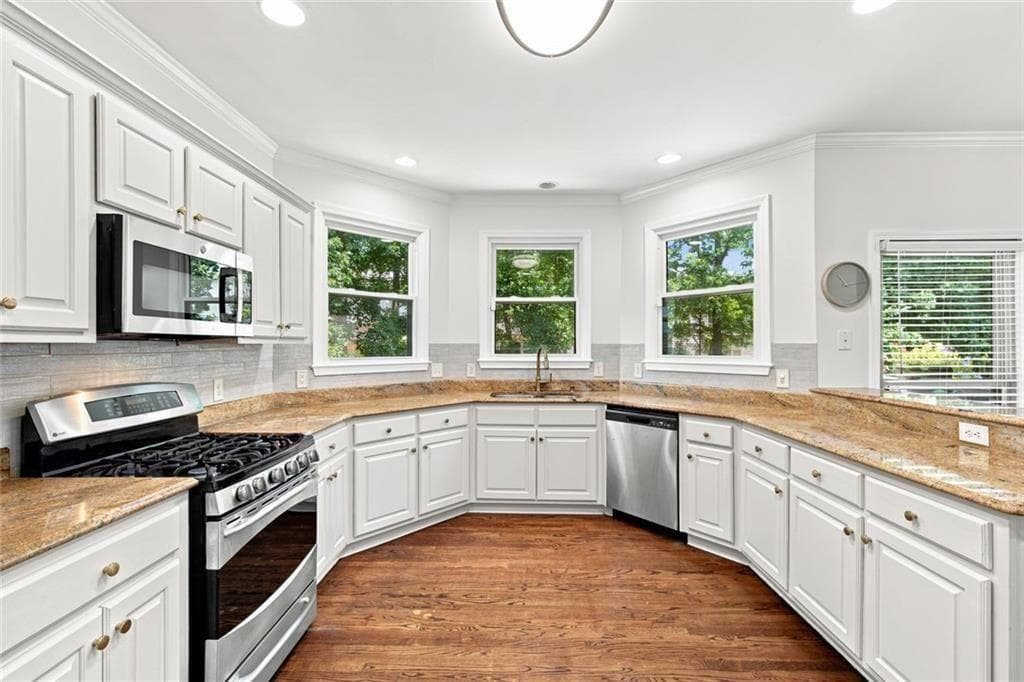 7 bedroom, 4 bathroom, 5,004 sq ft single family residence for sale at 1073 Hopedale Lane, Lawrenceville, GA 30043 — photo 8