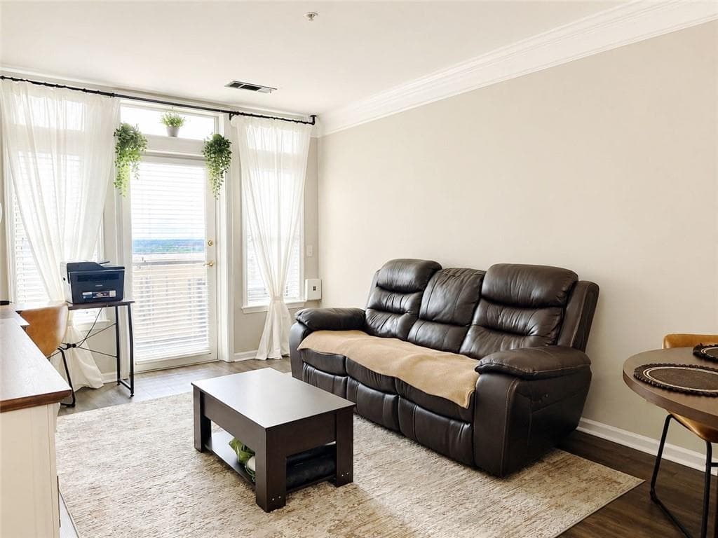 1 bedroom, 1 bathroom, 793 sq ft condominium for sale at 3334 Peachtree Road 1505, Atlanta, GA 30326 — photo 2