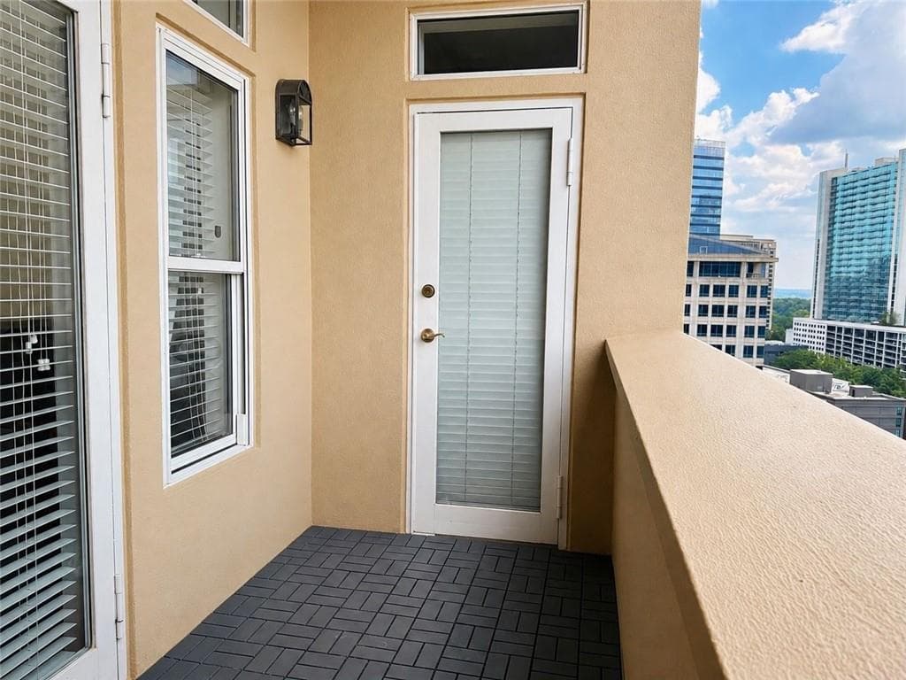 1 bedroom, 1 bathroom, 793 sq ft condominium for sale at 3334 Peachtree Road 1505, Atlanta, GA 30326 — photo 4