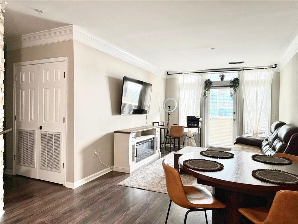 1 bedroom, 1 bathroom, 793 sq ft condominium for sale at 3334 Peachtree Road 1505, Atlanta, GA 30326 — photo 6