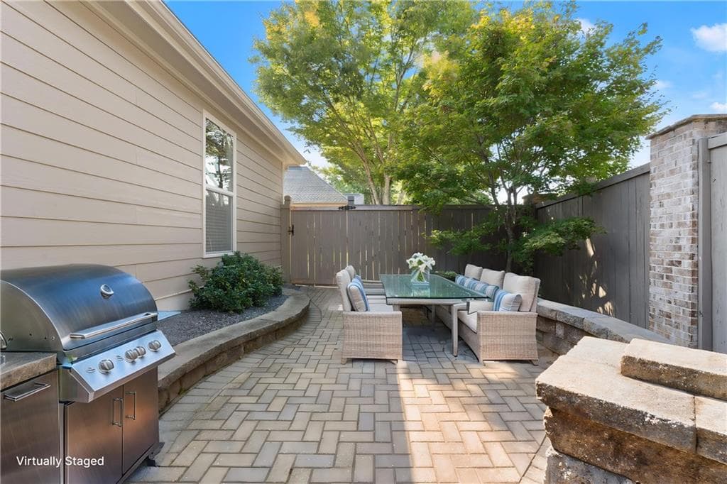 2 bedroom, 2 bathroom, 2,197 sq ft single family residence for sale at 240 Somerset Circle, Woodstock, GA 30189 — photo 3