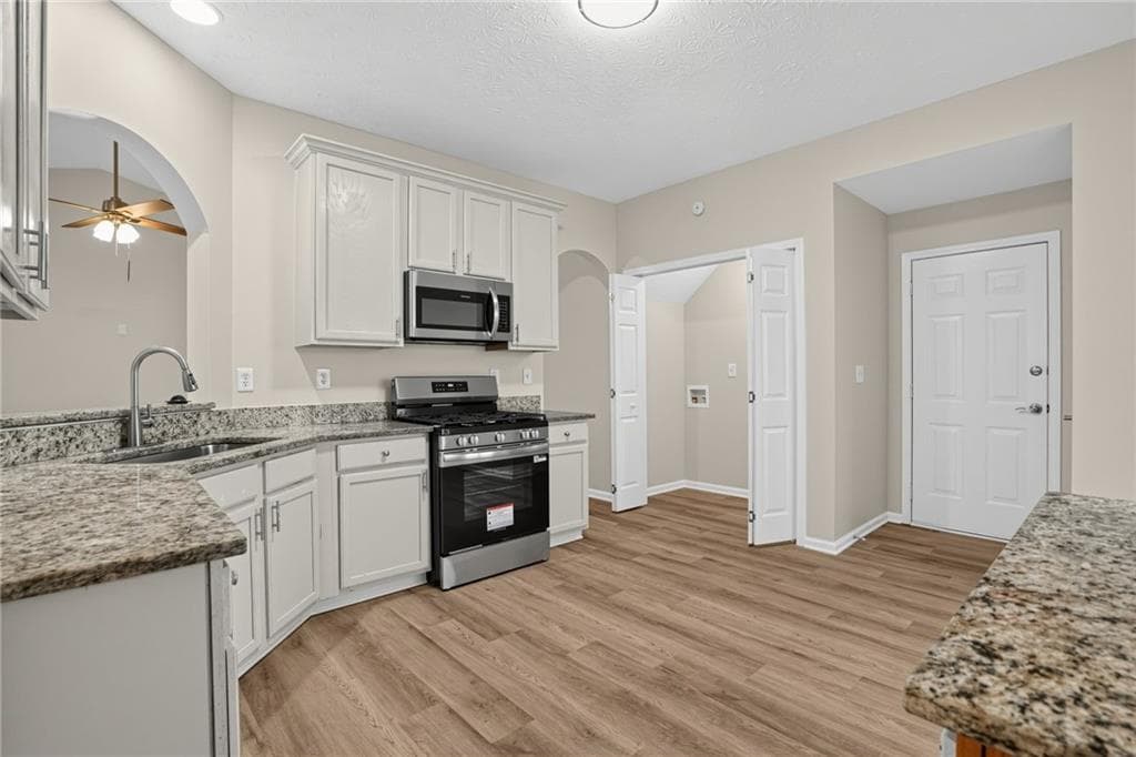 4 bedroom, 2 bathroom, 2,086 sq ft single family residence for sale at 433 Concord Circle, Mcdonough, GA 30253 — photo 7