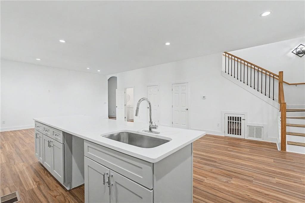5 bedroom, 5 bathroom, 2,696 sq ft single family residence for sale at 1514 Mercer Avenue, Atlanta, GA 30337 — photo 2