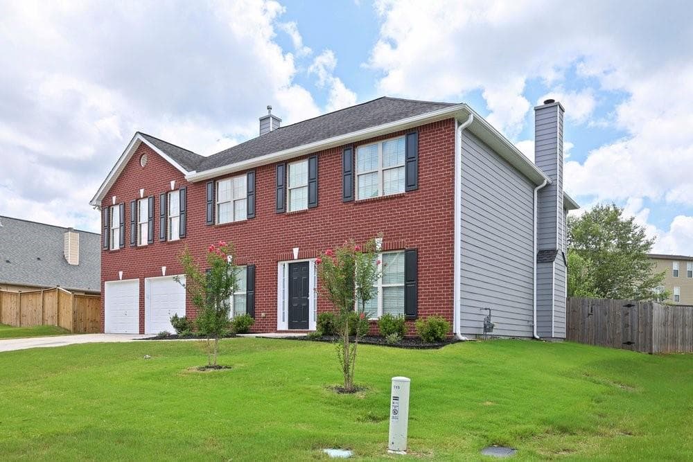 4 bedroom, 3 bathroom, 3,240 sq ft single family residence for sale at 115 Maxton Avenue, Dallas, GA 30132 — photo 2
