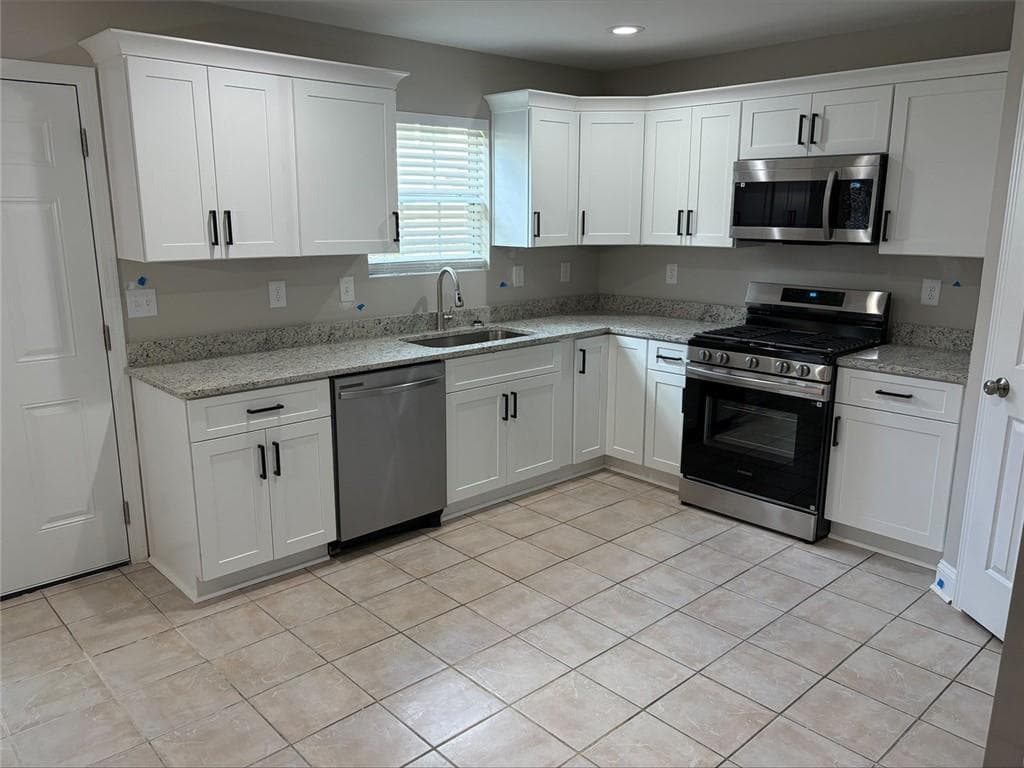4 bedroom, 3 bathroom, 2,753 sq ft single family residence for sale at 144 River Pass Court, Dacula, GA 30019 — photo 3