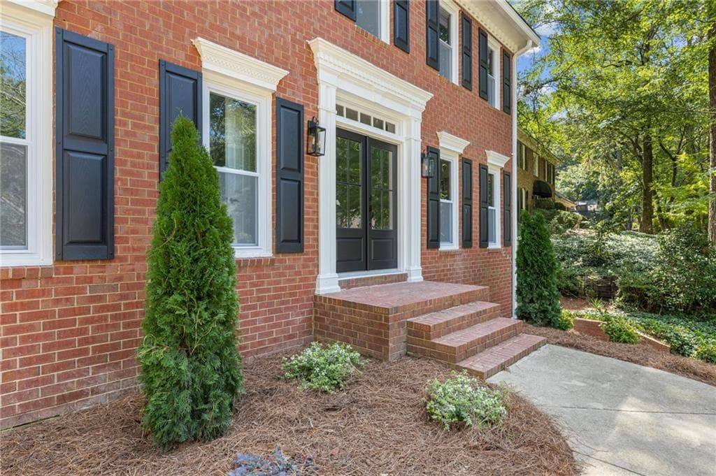6 bedroom, 4 bathroom, 3,706 sq ft single family residence for sale at 3442 Johnson Ferry Road, Roswell, GA 30075 — photo 5