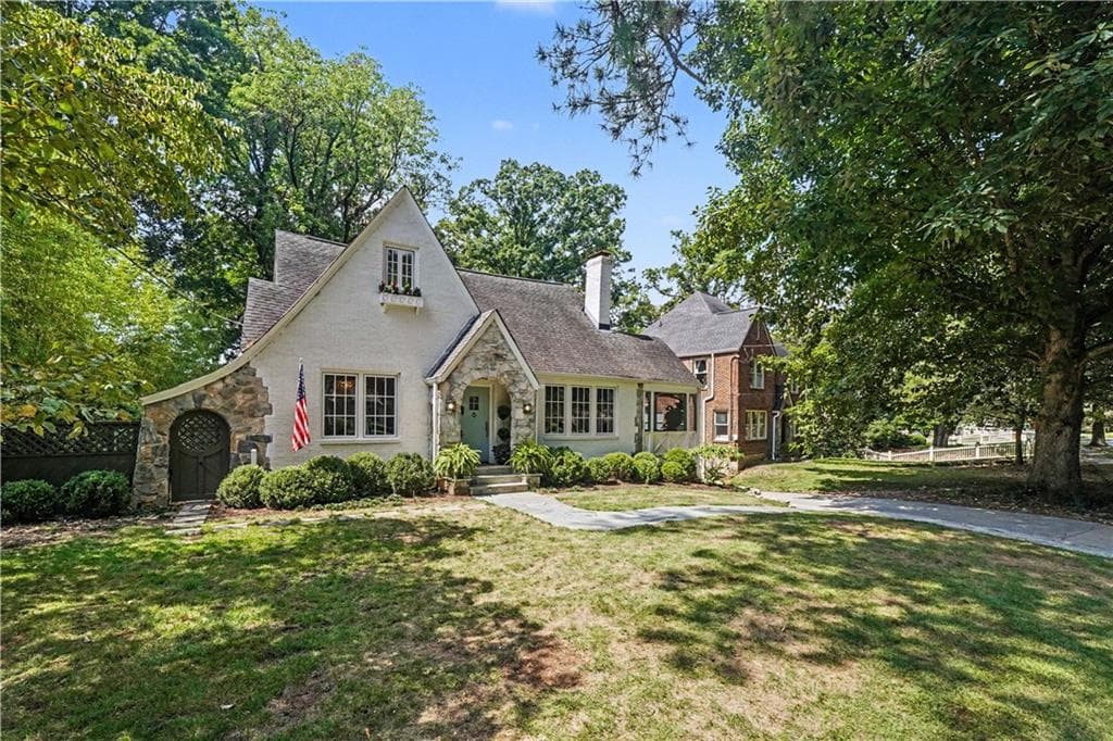 4 bedroom, 4 bathroom, 3,400 sq ft single family residence for sale at 1704 N Rock Springs Road, Atlanta, GA 30324 — photo 2