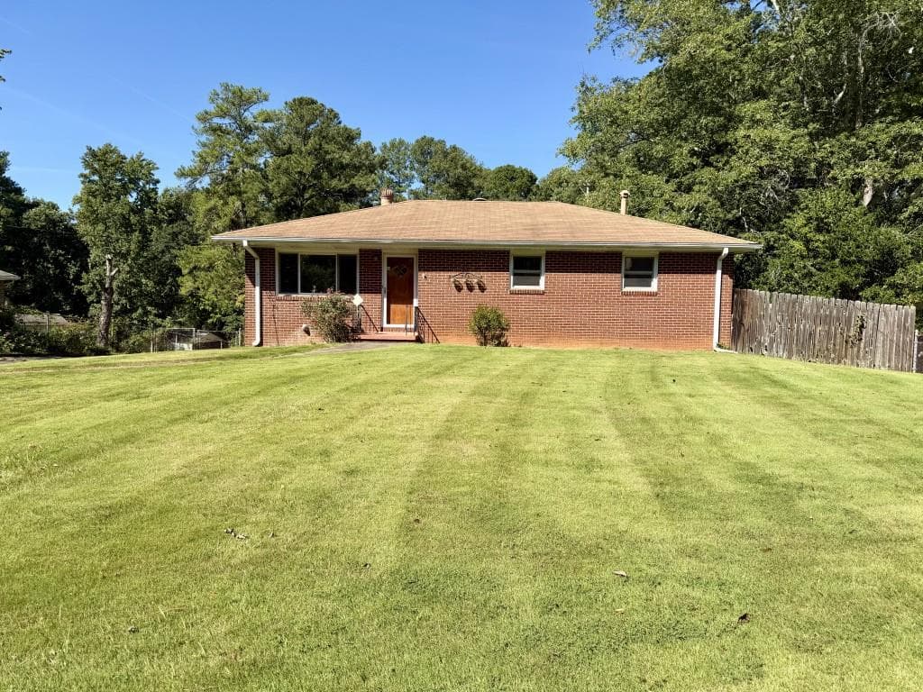 3 bedroom, 2 bathroom, 1,481 sq ft single family residence for sale at 3226 Woodview Drive, Smyrna, GA 30082