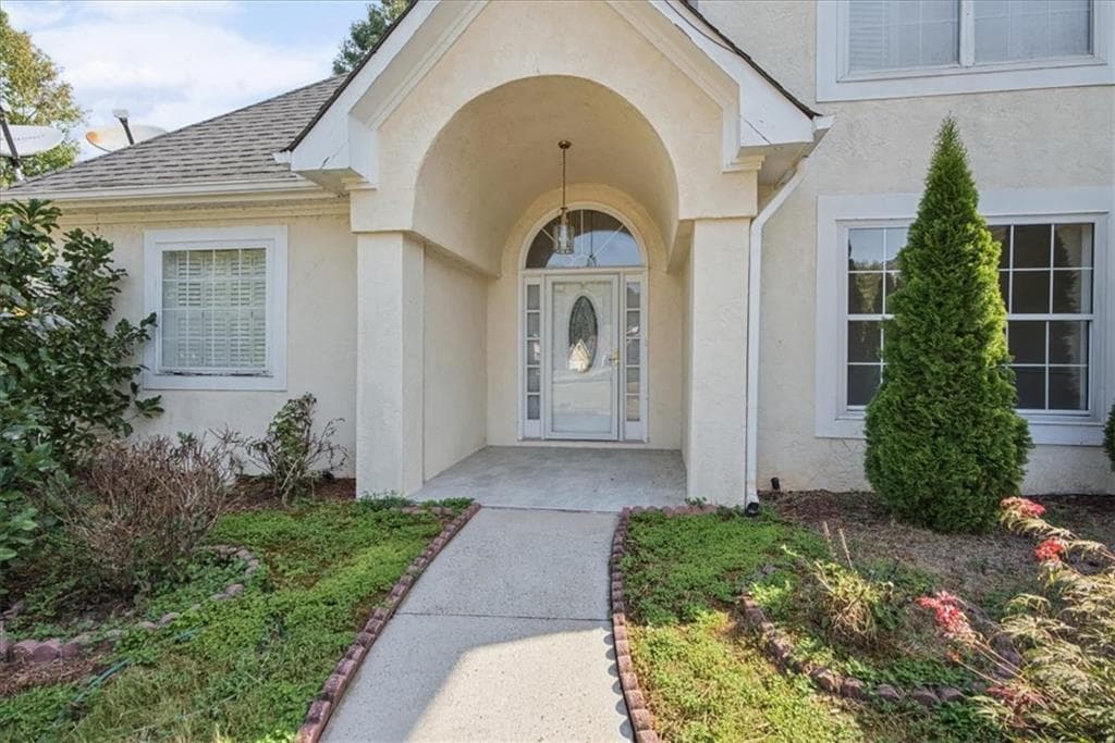 4 bedroom, 3 bathroom, 2,215 sq ft single family residence for sale at 200 Kensington Trace, Stockbridge, GA 30281 — photo 2