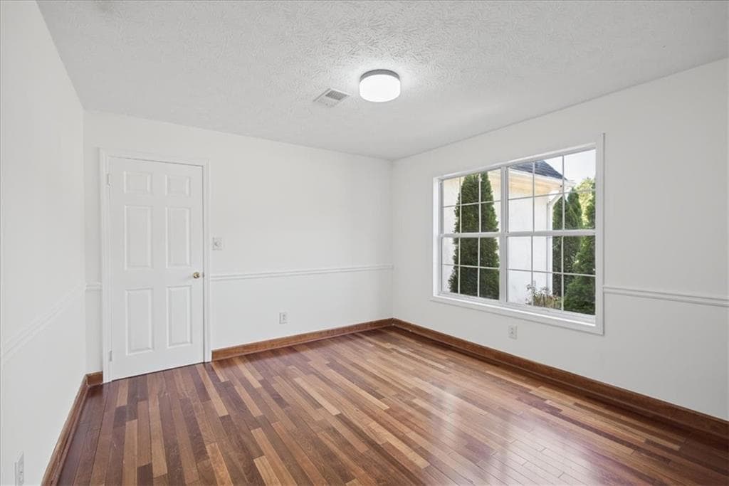 4 bedroom, 3 bathroom, 2,215 sq ft single family residence for sale at 200 Kensington Trace, Stockbridge, GA 30281 — photo 4