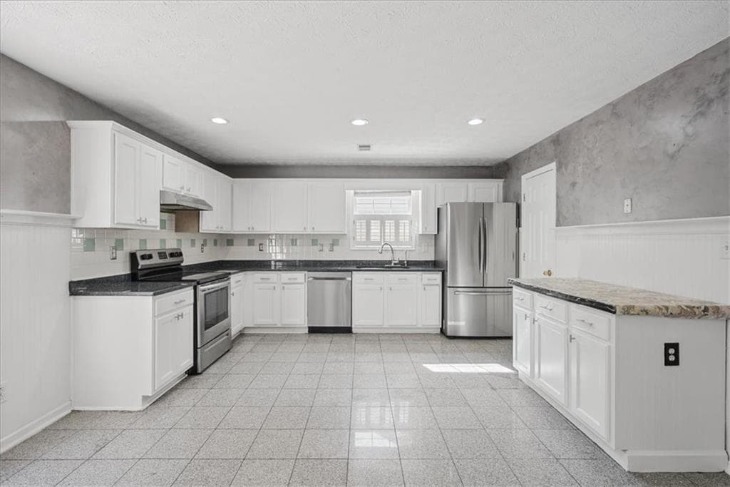 4 bedroom, 3 bathroom, 2,215 sq ft single family residence for sale at 200 Kensington Trace, Stockbridge, GA 30281 — photo 8