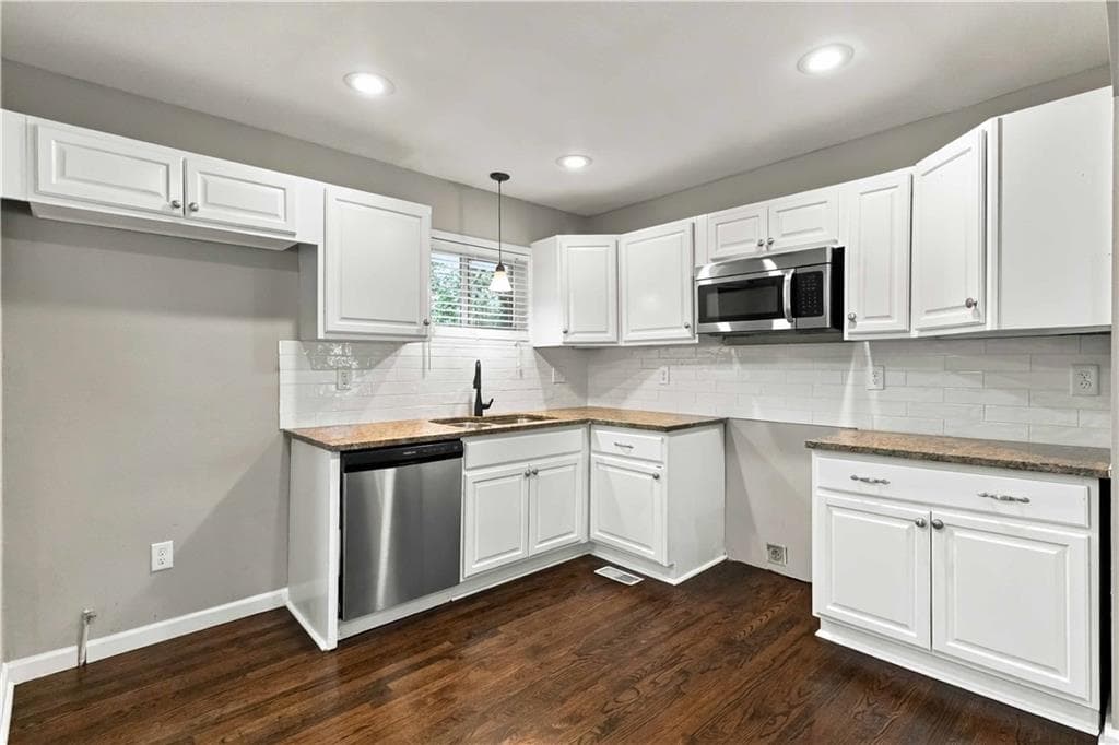 3 bedroom, 2 bathroom, 1,136 sq ft single family residence for sale at 3515 Tulip Drive, Decatur, GA 30032 — photo 3