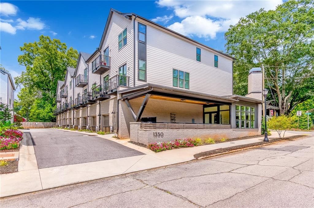 2 bedroom, 3 bathroom, 1,627 sq ft townhouse for rent at 1350 May Avenue 5, Atlanta, GA 30316 for $2,995 a month — photo 1 of 54