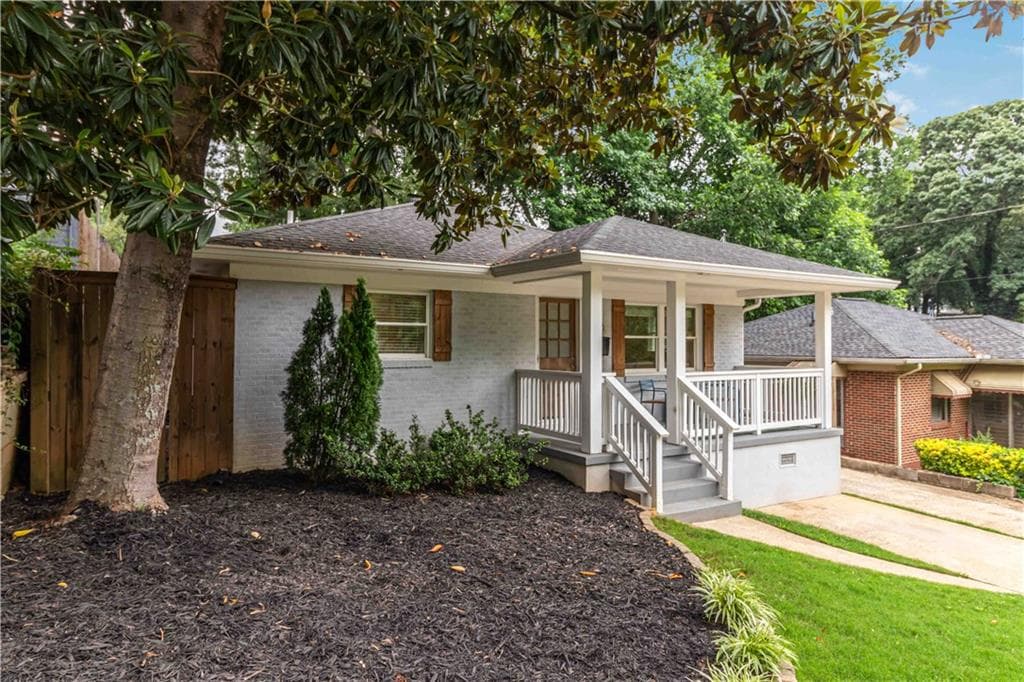 2 bedroom, 1 bathroom, 1,046 sq ft single family residence for sale at 1440 Chipley Street, Atlanta, GA 30307 — photo 2