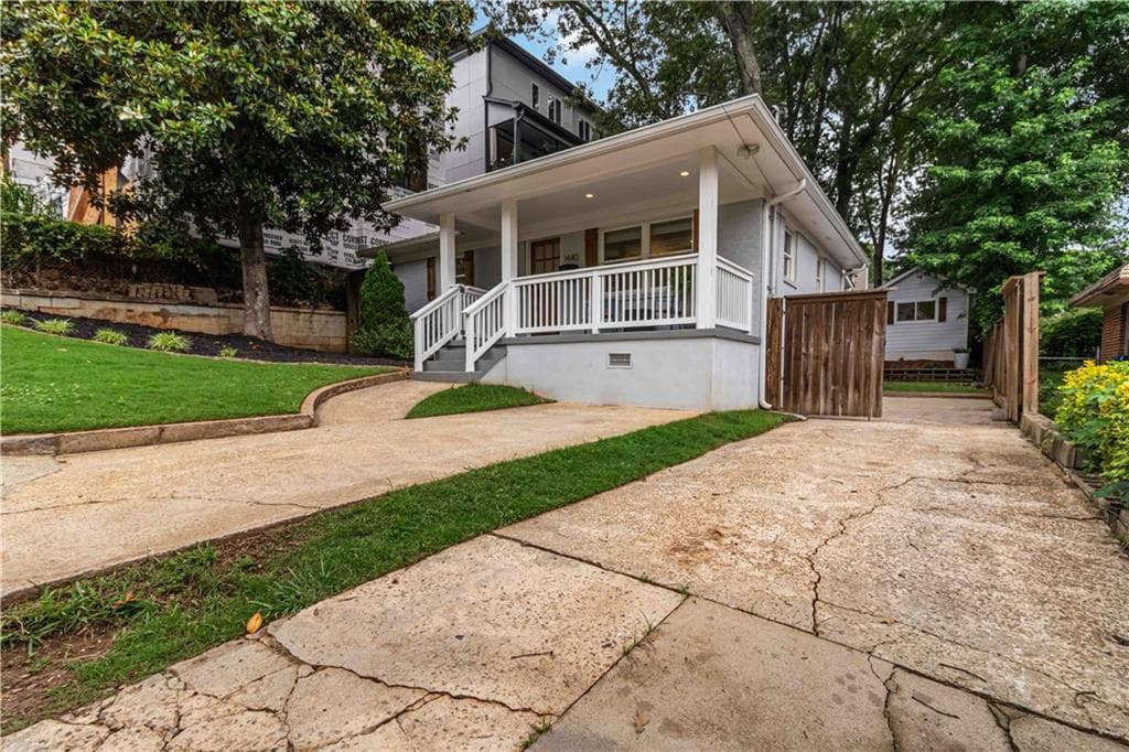 2 bedroom, 1 bathroom, 1,046 sq ft single family residence for sale at 1440 Chipley Street, Atlanta, GA 30307 — photo 3