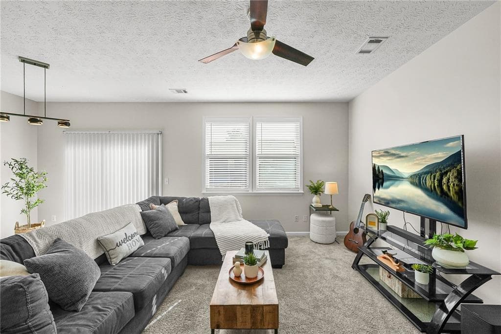 2 bedroom, 3 bathroom, 1,375 sq ft townhouse under contract at 302 Oak Leaf Place, Acworth, GA 30102 — photo 2