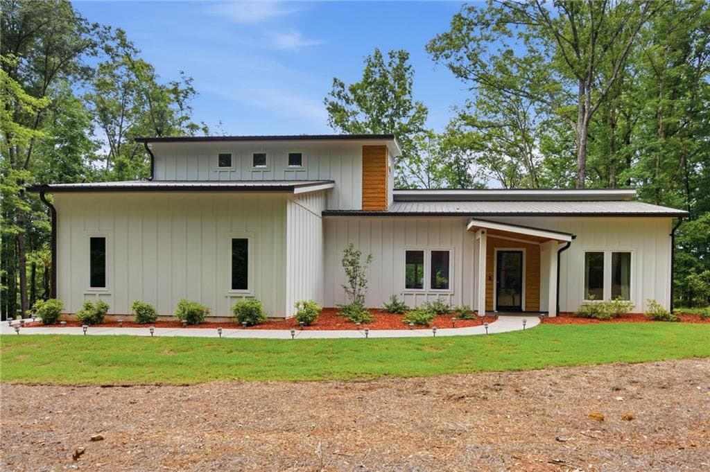 4 bedroom, 3 bathroom, 2,016 sq ft single family residence for rent at 161 Hoot Owl Lane, Eatonton, GA 31024 for $6,500 a month — photo 2
