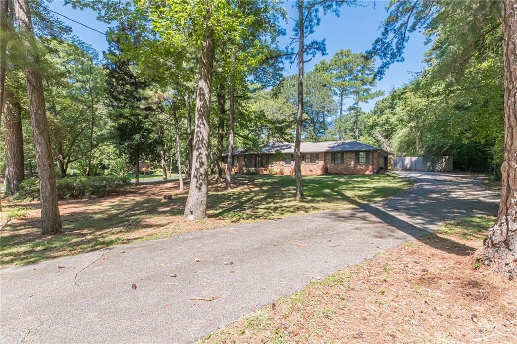 3 bedroom, 3 bathroom, 2,212 sq ft single family residence for sale at 3121 Cascade Road, Atlanta, GA 30311 — photo 5