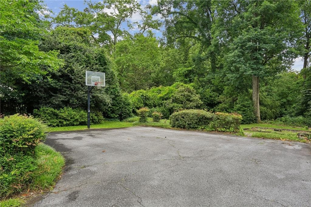 4 bedroom, 3 bathroom, 2,492 sq ft single family residence for sale at 3648 Kingsboro Road, Atlanta, GA 30319 — photo 4
