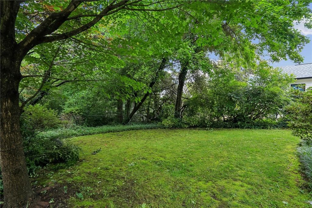 4 bedroom, 3 bathroom, 2,492 sq ft single family residence for sale at 3648 Kingsboro Road, Atlanta, GA 30319 — photo 5