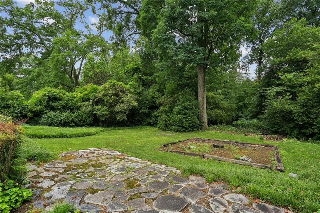 4 bedroom, 3 bathroom, 2,492 sq ft single family residence for sale at 3648 Kingsboro Road, Atlanta, GA 30319 — photo 6