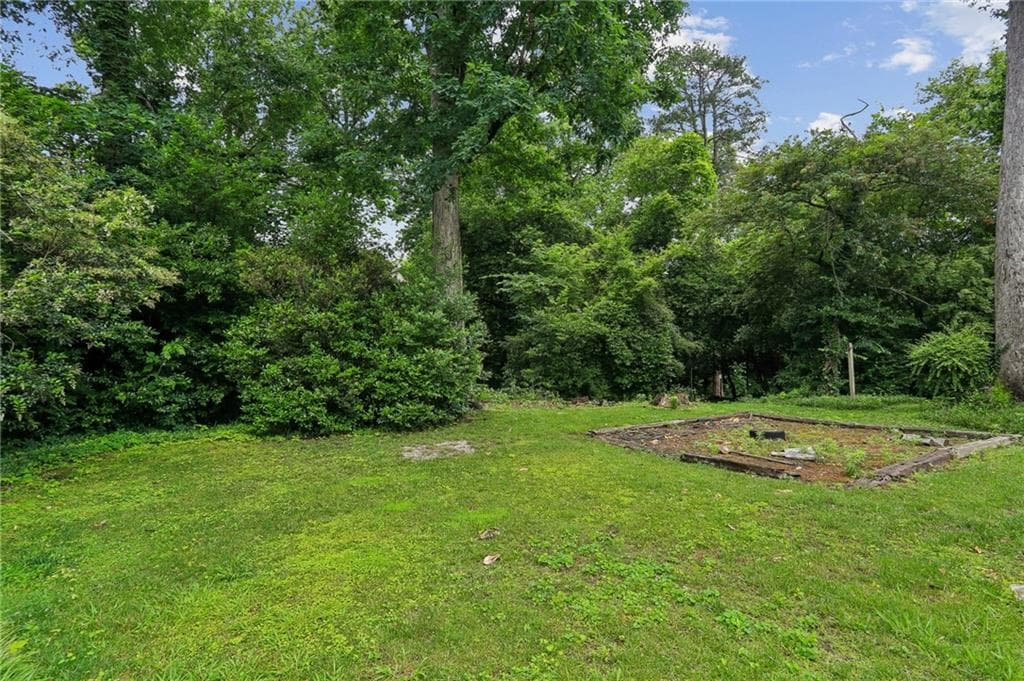 4 bedroom, 3 bathroom, 2,492 sq ft single family residence for sale at 3648 Kingsboro Road, Atlanta, GA 30319 — photo 7