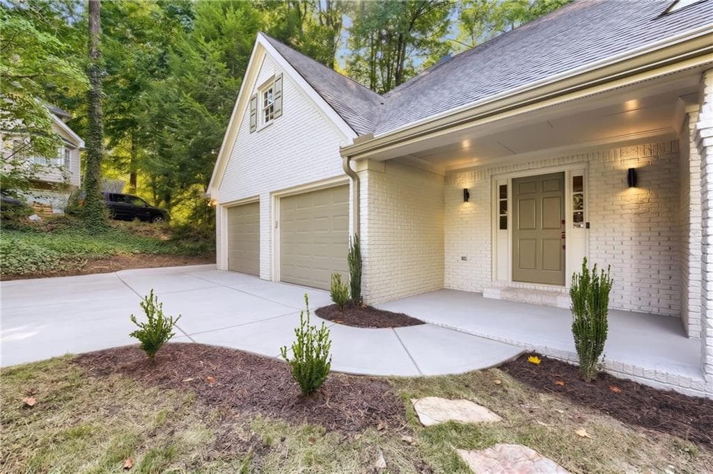 4 bedroom, 4 bathroom, 2,578 sq ft single family residence under contract at 2119 Wilshire Drive, Marietta, GA 30064 — photo 2