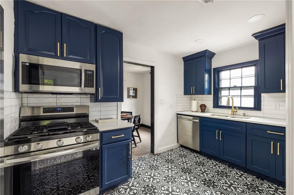 2 bedroom, 1 bathroom, 980 sq ft single family residence for rent at 3373 Lavista Drive, Hapeville, GA 30354 for $2,250 a month — photo 4