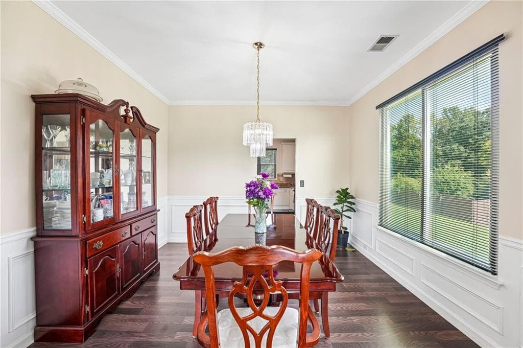 5 bedroom, 3 bathroom, 2,874 sq ft single family residence for sale at 5067 Huntcrest Drive, Mableton, GA 30126 — photo 3