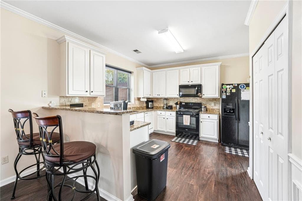 5 bedroom, 3 bathroom, 2,874 sq ft single family residence for sale at 5067 Huntcrest Drive, Mableton, GA 30126 — photo 4