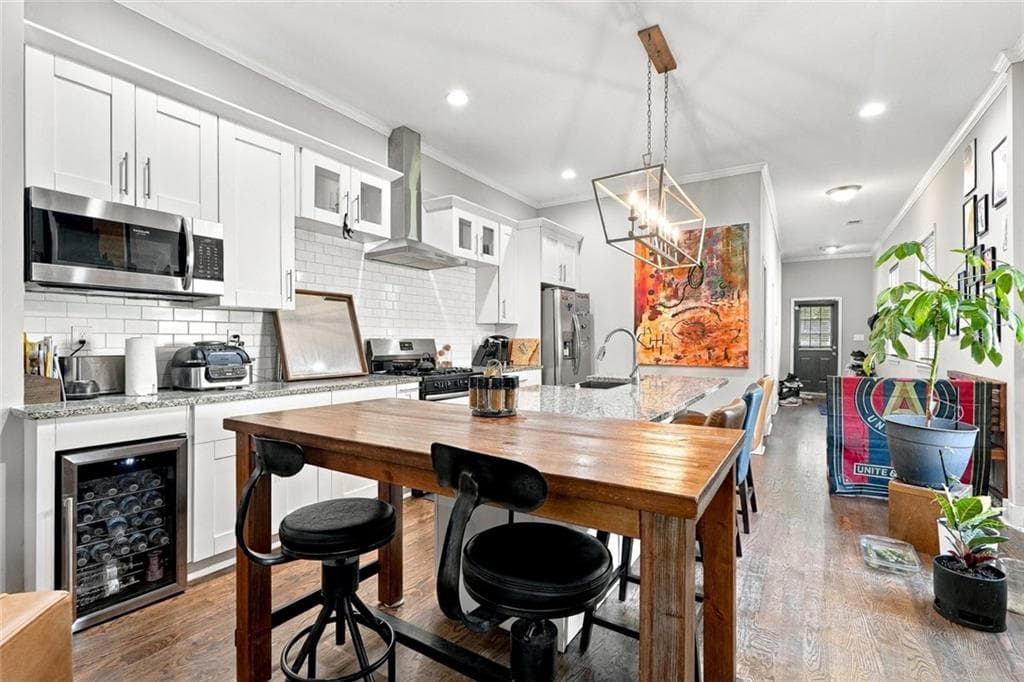 4 bedroom, 2 bathroom, 2,497 sq ft single family residence for sale at 1545 S Gordon Street, Atlanta, GA 30310 — photo 4