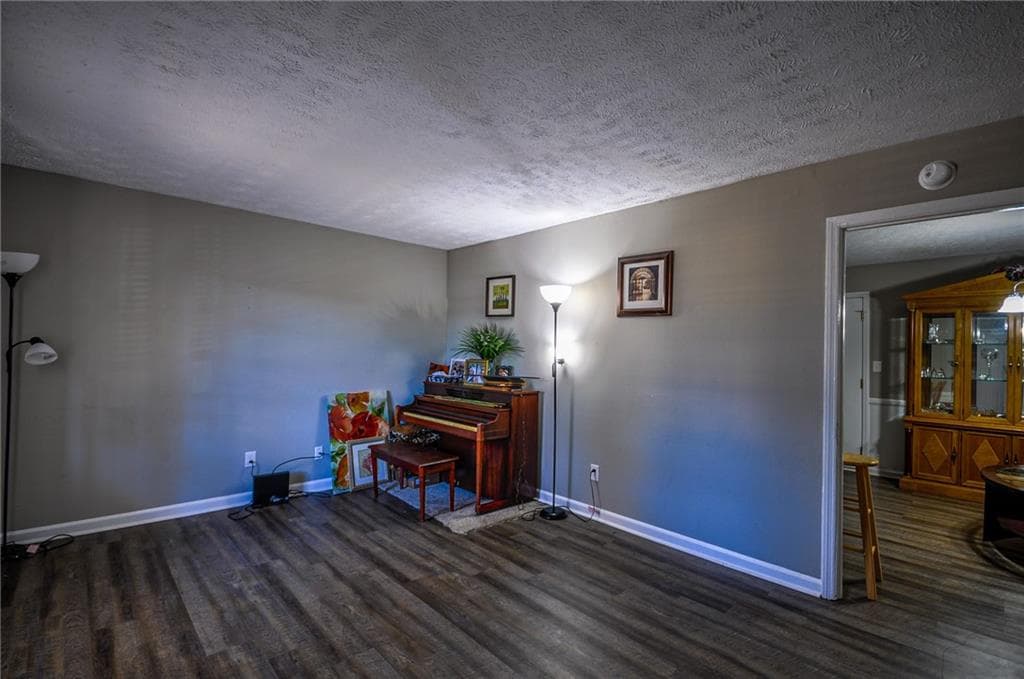 3 bedroom, 1 bathroom, 1,162 sq ft single family residence for sale at 200 Capitol Avenue, Winder, GA 30680 — photo 4