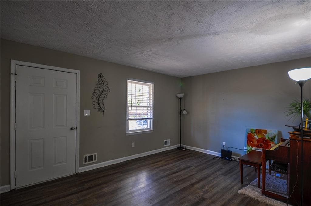 3 bedroom, 1 bathroom, 1,162 sq ft single family residence for sale at 200 Capitol Avenue, Winder, GA 30680 — photo 6