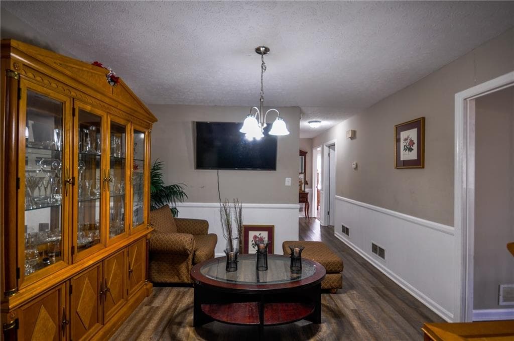 3 bedroom, 1 bathroom, 1,162 sq ft single family residence for sale at 200 Capitol Avenue, Winder, GA 30680 — photo 8