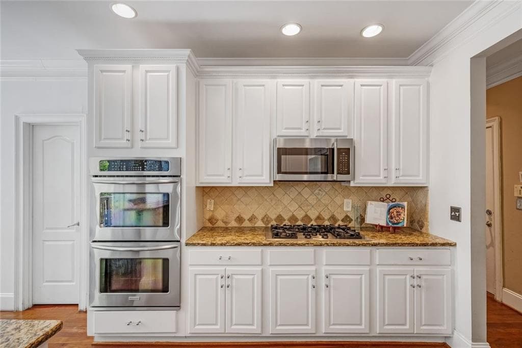 6 bedroom, 3 bathroom, 4,783 sq ft single family residence for sale at 4024 Herron Trail, Atlanta, GA 30349 — photo 8
