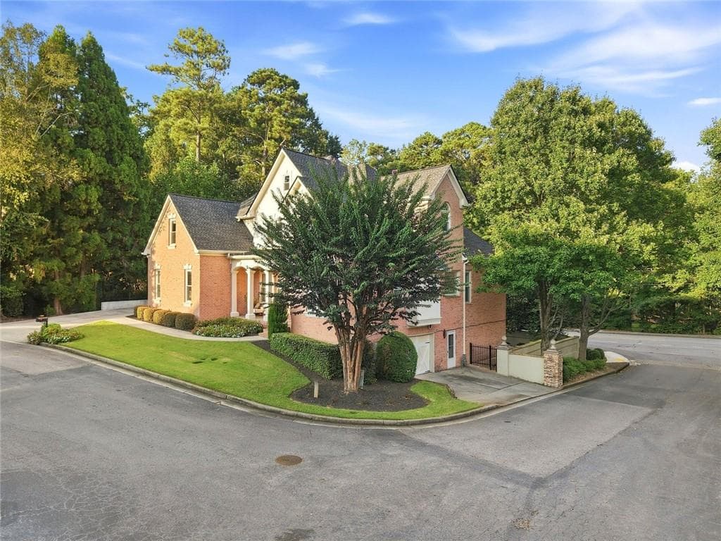 5 bedroom, 5 bathroom, 5,898 sq ft single family residence for sale at 1250 Austin Glen Drive, Atlanta, GA 30338 — photo 4