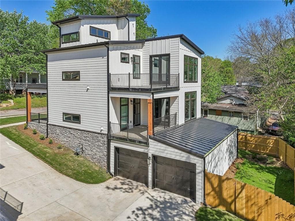 3 bedroom, 3 bathroom, 2,389 sq ft single family residence for sale at 1140 Hubbard Street, Atlanta, GA 30310 — photo 4