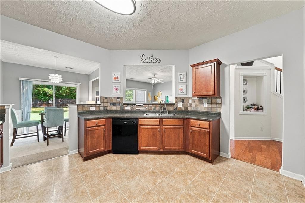 3 bedroom, 3 bathroom, 1,887 sq ft single family residence for sale at 620 Oleander Way, Canton, GA 30114 — photo 9