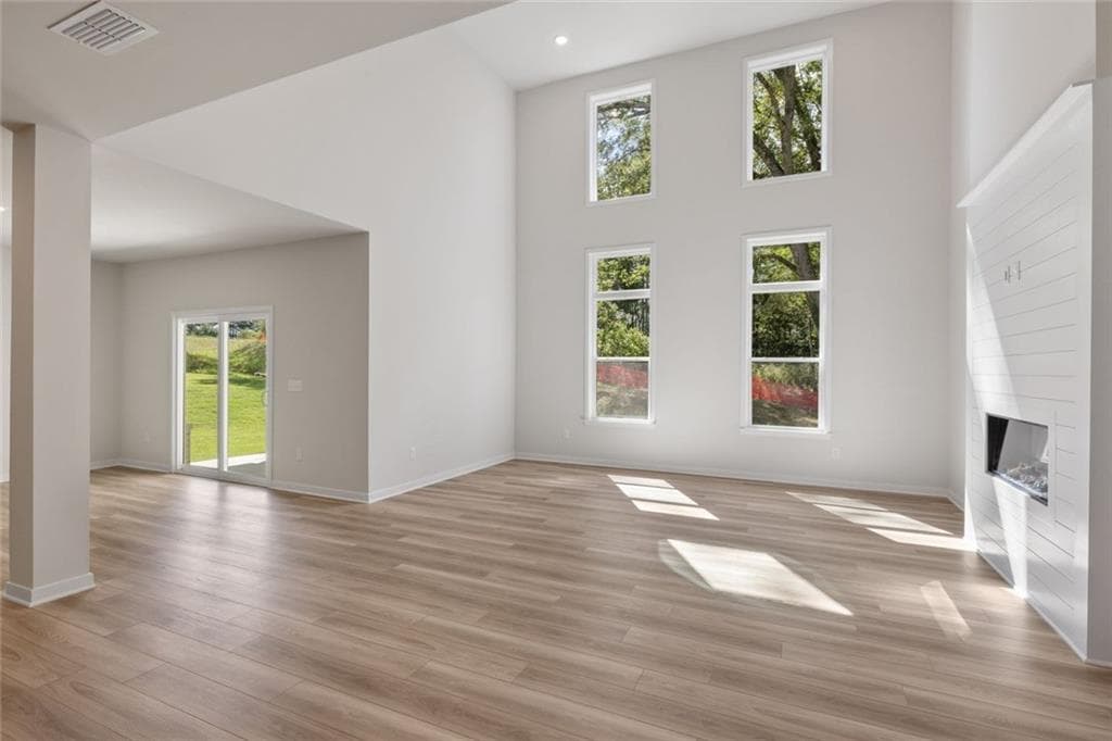 6 bedroom, 6 bathroom, 3,892 sq ft single family residence for sale at 328 Bailiwick Lane, Canton, GA 30115 — photo 5