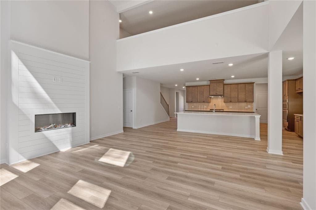 6 bedroom, 6 bathroom, 3,892 sq ft single family residence for sale at 328 Bailiwick Lane, Canton, GA 30115 — photo 6