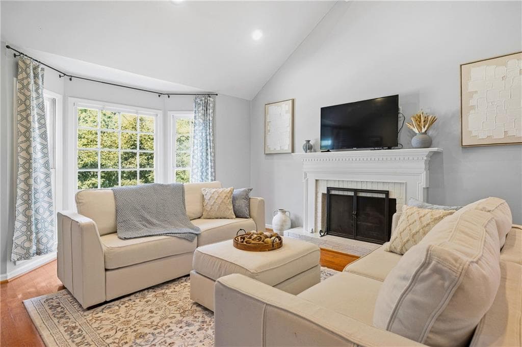 3 bedroom, 3 bathroom, 2,323 sq ft single family residence for sale at 1095 Dunbarton Trace, Atlanta, GA 30319 — photo 4
