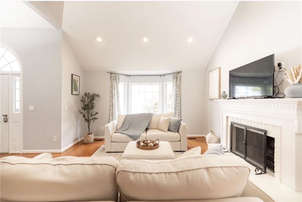 3 bedroom, 3 bathroom, 2,323 sq ft single family residence for sale at 1095 Dunbarton Trace, Atlanta, GA 30319 — photo 5